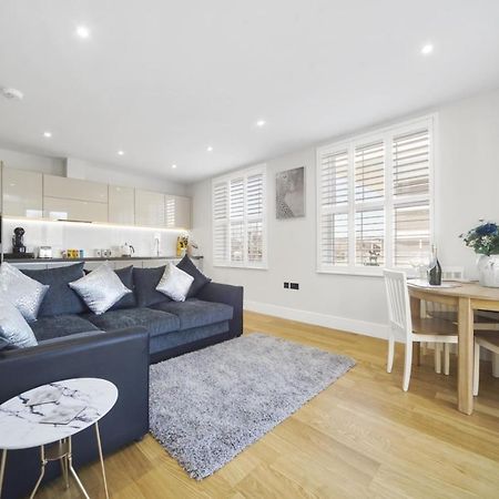 Apartamento Flat 1 Bridge House Staines-upon-Thames Exterior foto