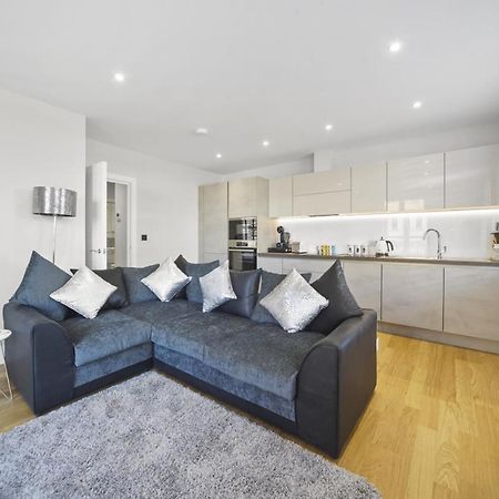 Apartamento Flat 1 Bridge House Staines-upon-Thames Exterior foto