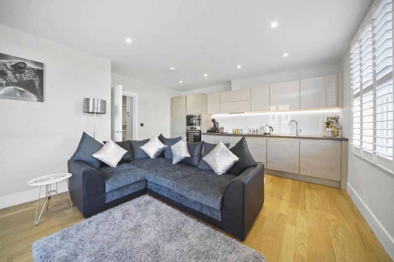 Apartamento Flat 1 Bridge House Staines-upon-Thames Exterior foto