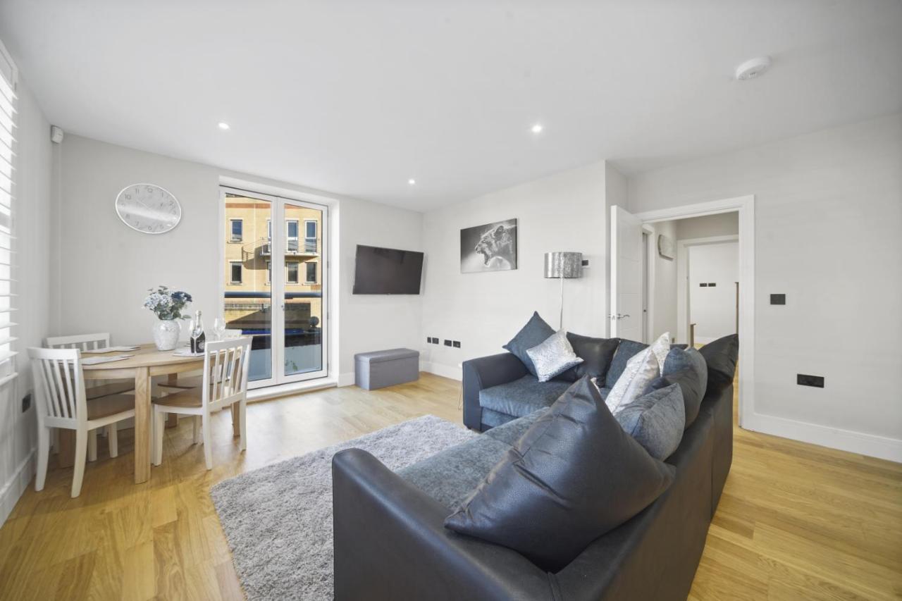 Apartamento Flat 1 Bridge House Staines-upon-Thames Exterior foto